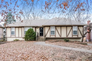 7916 BRADSHAW ST LENEXA, KS 66215